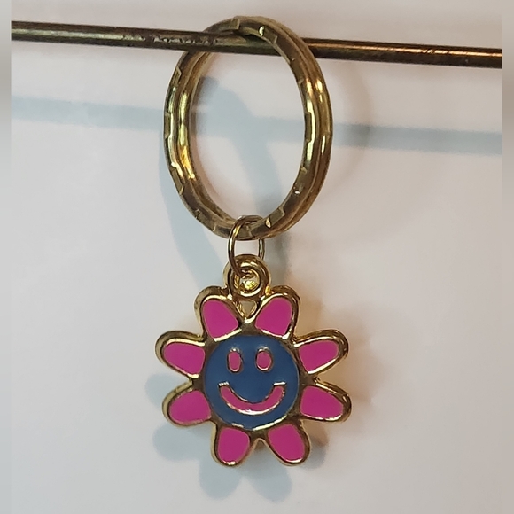 Accessories - 2” Unbranded Smiley Face Pink and Blue Flower Keychain